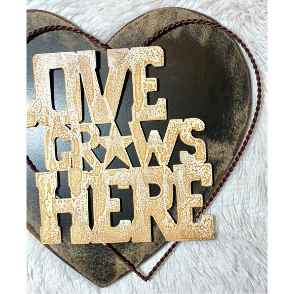 “LOVE GROWS HERE” 3D Distressed Wooden Metal Heart Wall Plaque - Picture 4 of 8